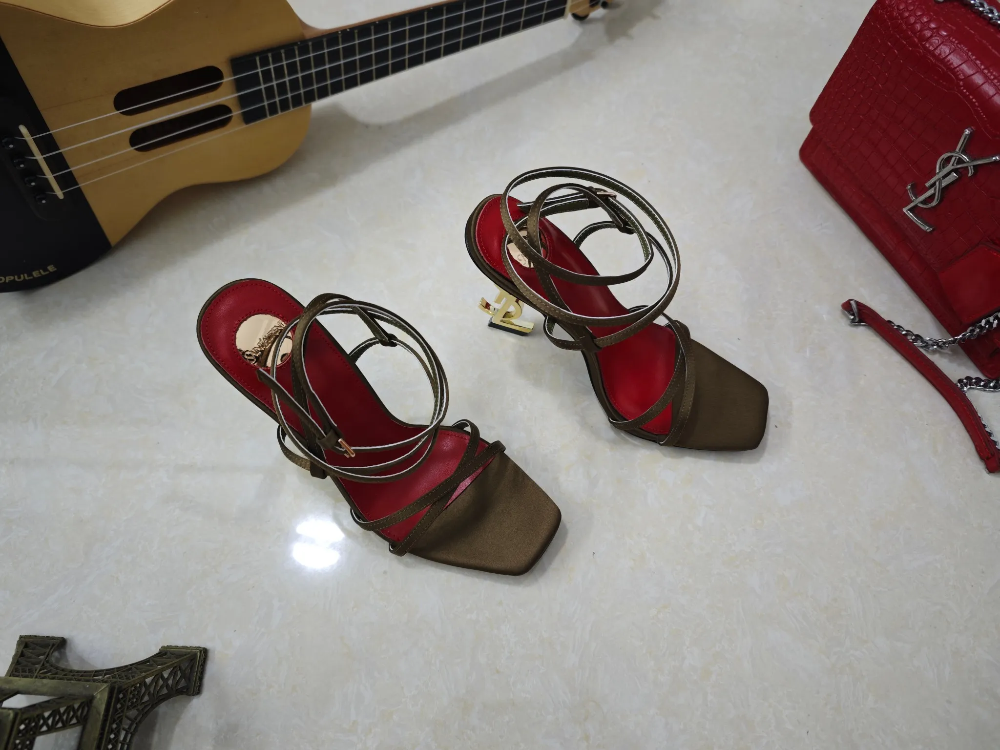 👟👟Ex-factory price 540👟👟【Saint Laurent】Yves Saint Laurent, high-heeled YSL high heels💃2025 early spring counter synchronizes the latest styles, YSL, decoration👠 Classic and high-quality glamorous masterpieces, the hottest autumn and winter series in the counter, with temperament, fashion, classic and attractive design style 😌The effect on the feet is particularly beautiful〰️, the materials are imported from Italy 🇮🇹 calf, imported black sheepskin, lining, and foot pads; sheepskin, stiletto high heels, size 35-41 (34.41.42 must be customized, non-refundable) outsole; imported genuine leather outsole, with full counter packaging